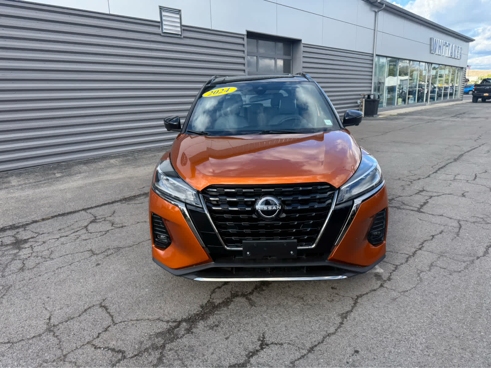 2024 Nissan Kicks SR photo 3