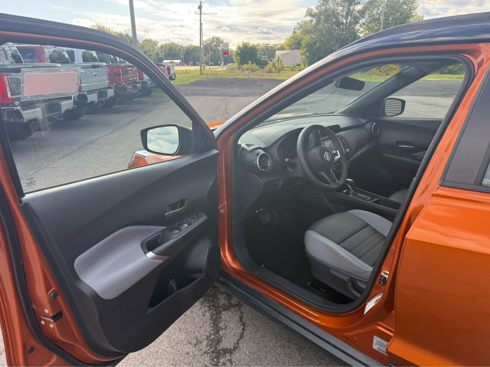 2024 Nissan Kicks SR photo 6