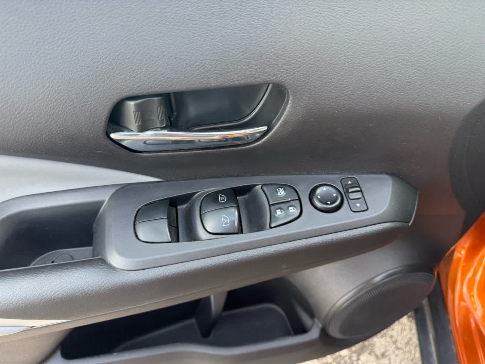 2024 Nissan Kicks SR photo 7
