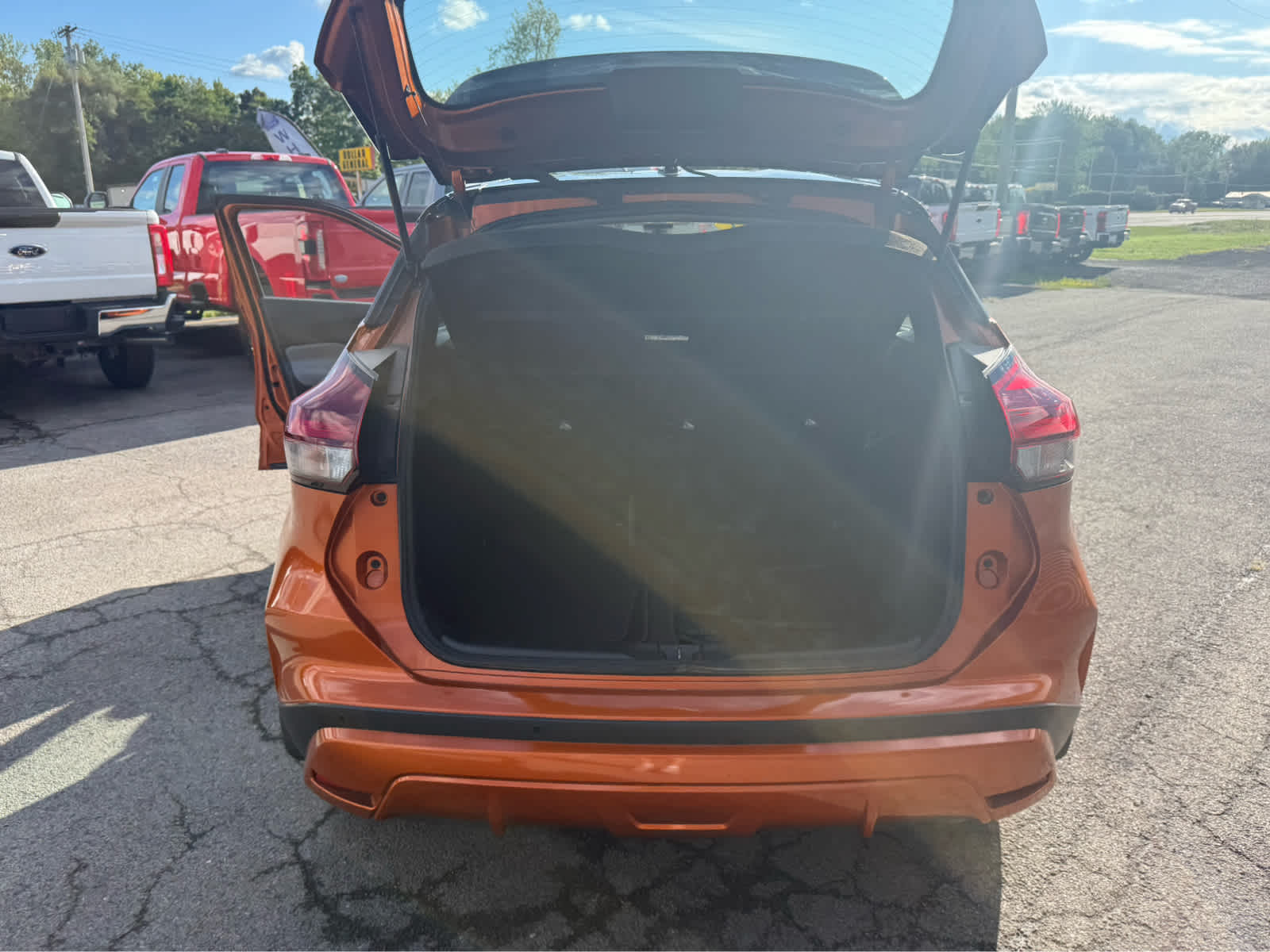 2024 Nissan Kicks SR photo 13