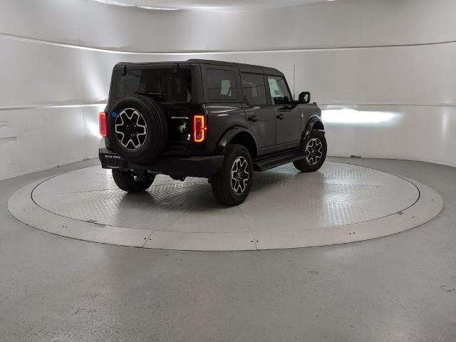 2025 Ford Bronco Outer Banks photo 2