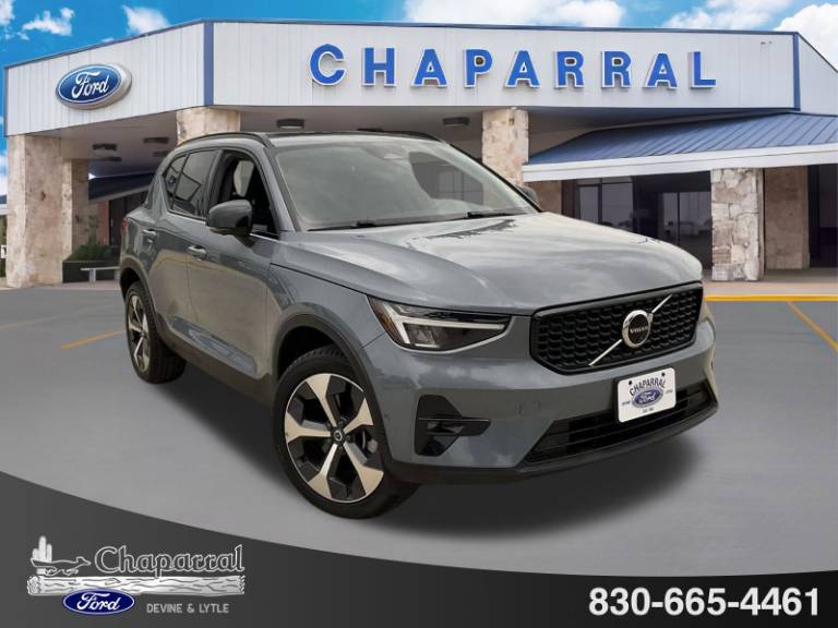 2023 Volvo XC40 Ultimate Dark Theme