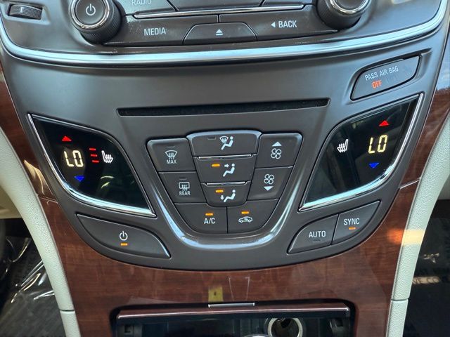 2017 Buick Regal Premium II photo 27
