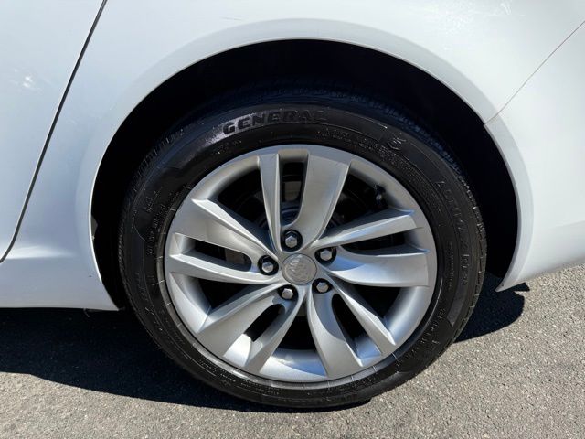 2017 Buick Regal Premium II photo 35