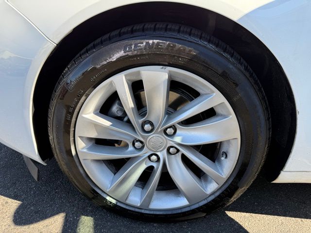 2017 Buick Regal Premium II photo 36