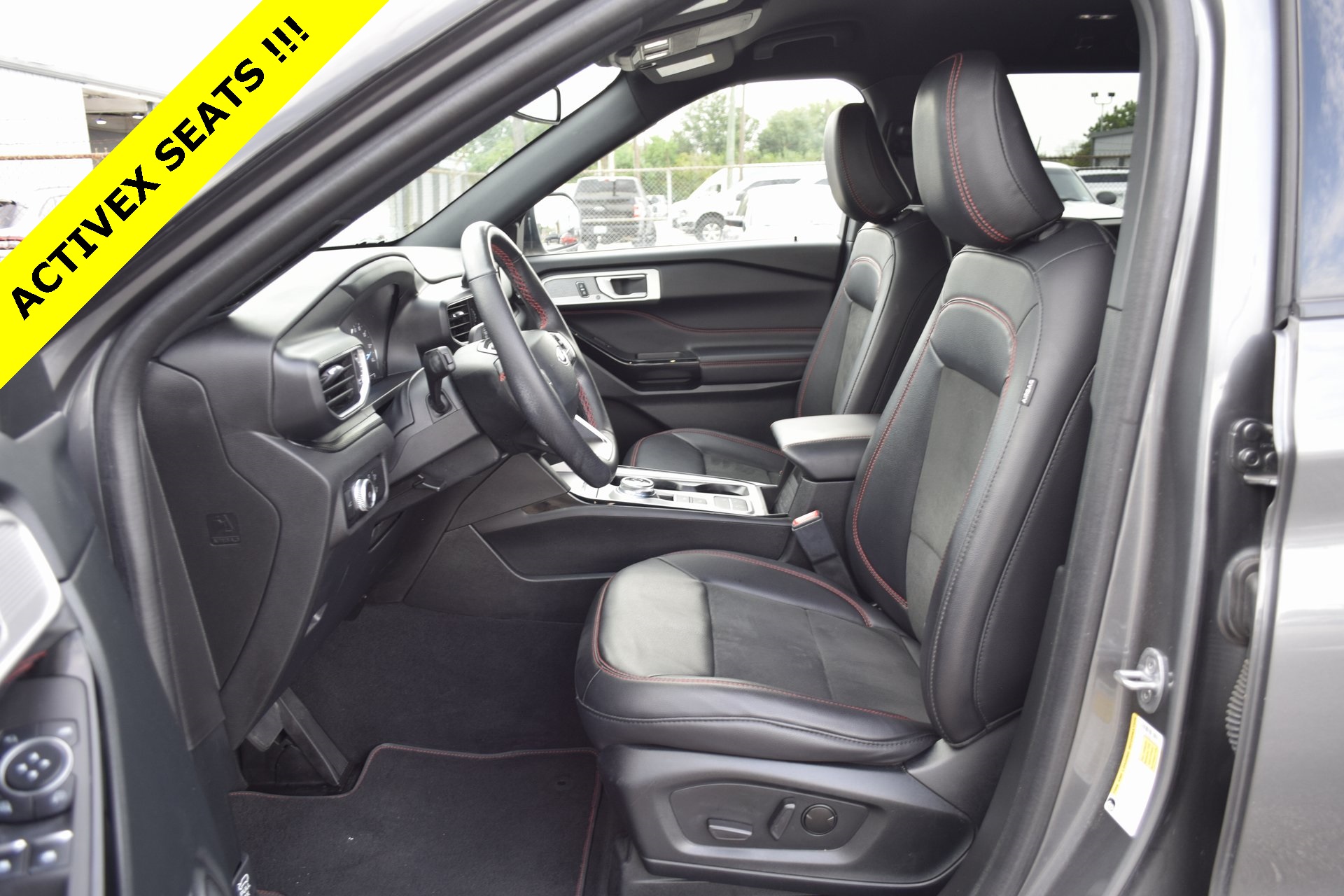 2023 Ford Explorer ST-Line photo 3