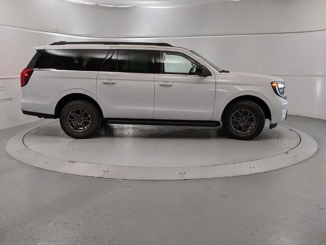 2025 Ford Expedition MAX photo 2