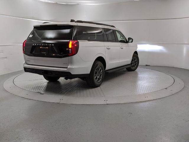 2025 Ford Expedition MAX photo 3