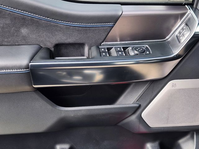 2025 Ford F-150 Platinum photo 17