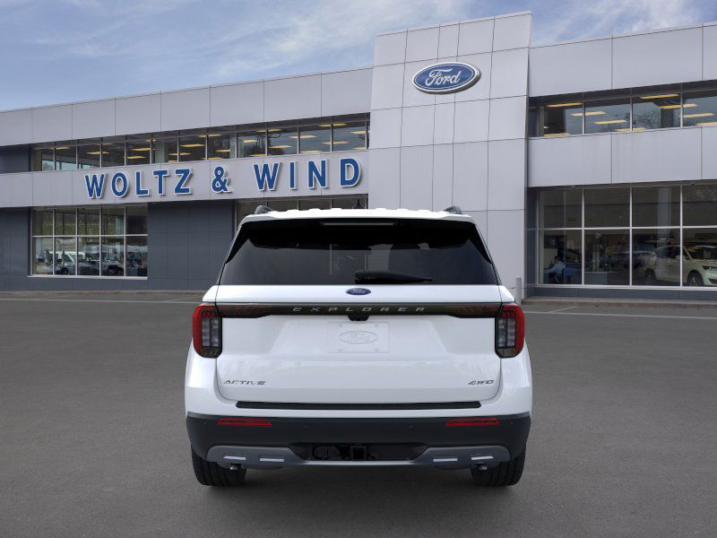2025 Ford Explorer photo 3
