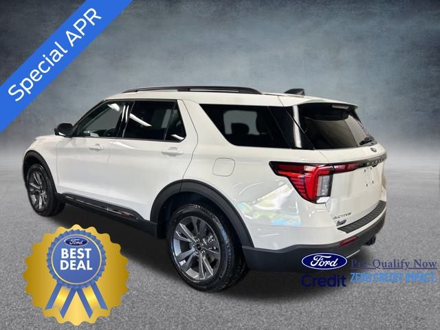 2025 Ford Explorer photo 2
