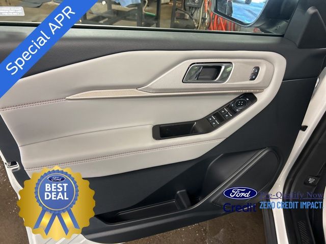 2025 Ford Explorer photo 8