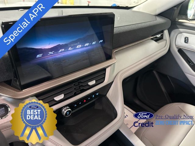 2025 Ford Explorer photo 12