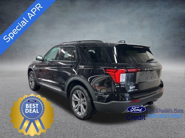 2025 Ford Explorer photo 2