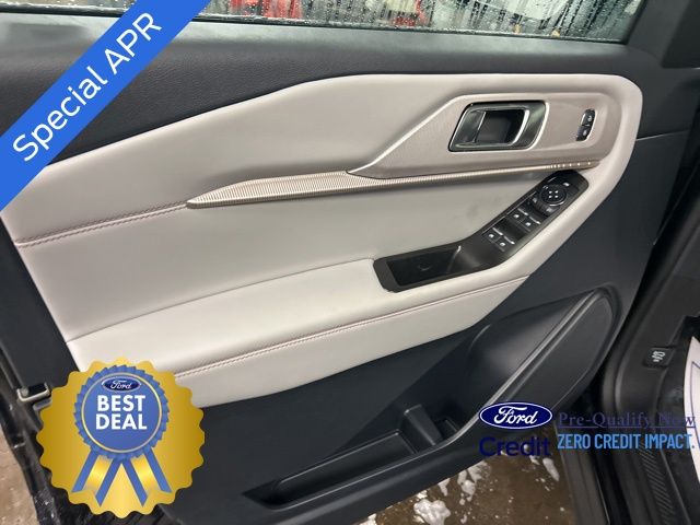 2025 Ford Explorer photo 9
