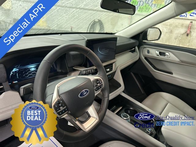 2025 Ford Explorer photo 12