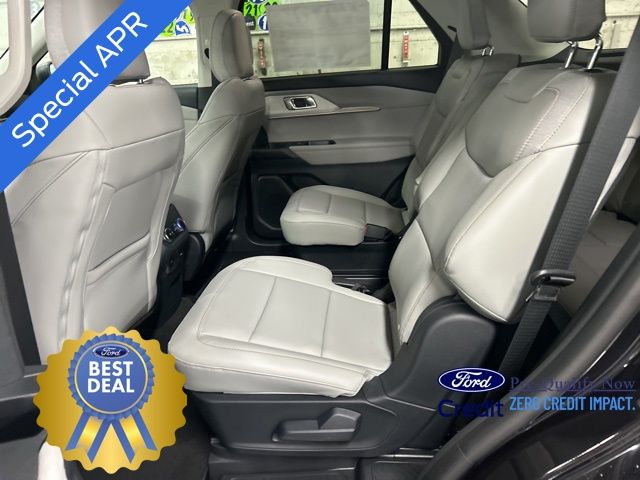 2025 Ford Explorer photo 14