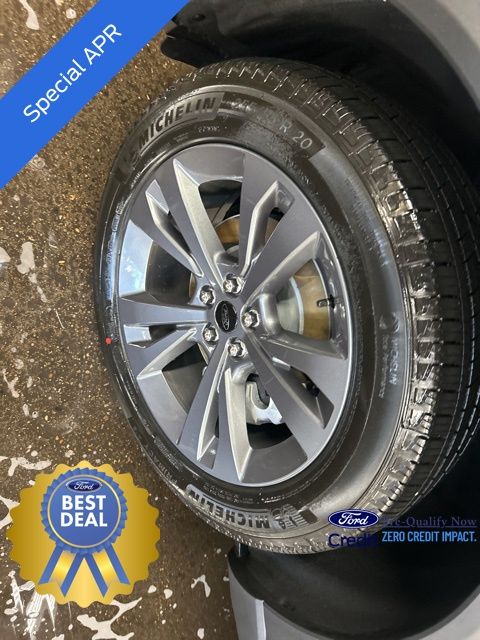 2025 Ford Explorer photo 8