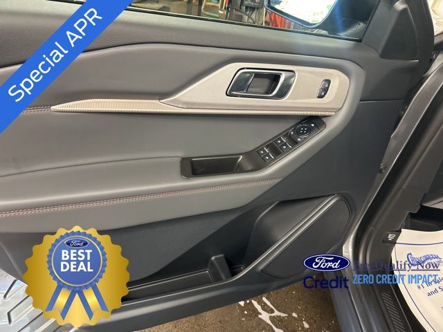 2025 Ford Explorer photo 10