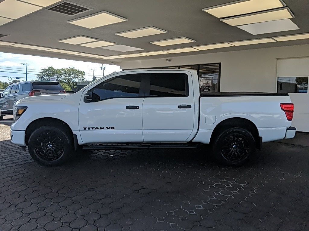 2019 Nissan Titan SL photo 5