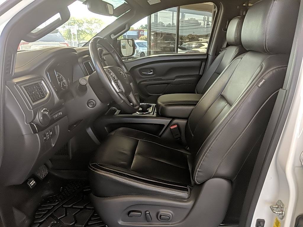 2019 Nissan Titan SL photo 6
