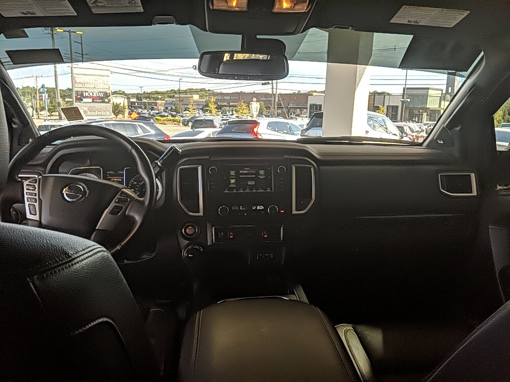 2019 Nissan Titan SL photo 8