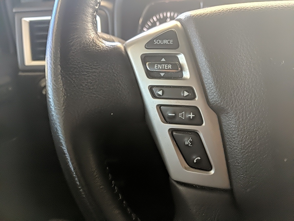 2019 Nissan Titan SL photo 11