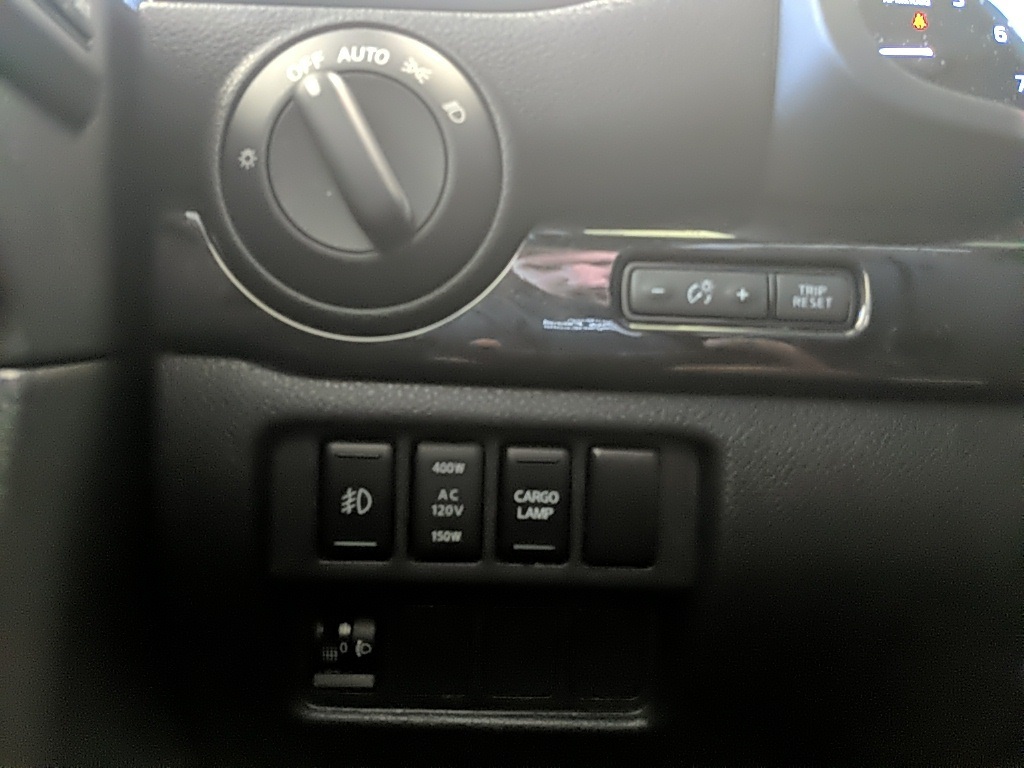 2019 Nissan Titan SL photo 18