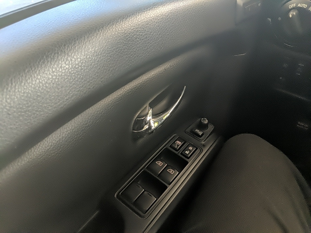 2019 Nissan Titan SL photo 20