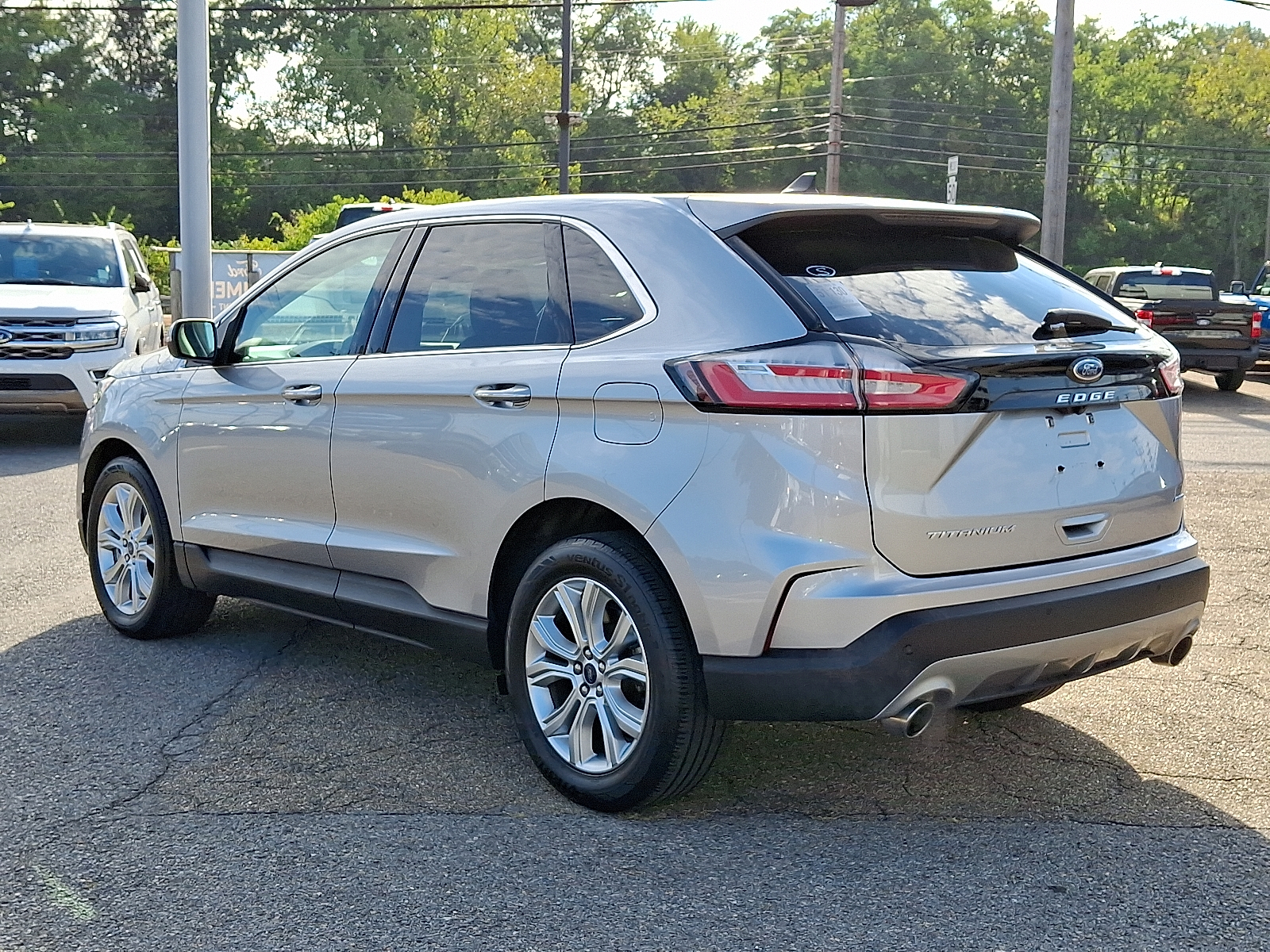 2022 Ford Edge SEL photo 3
