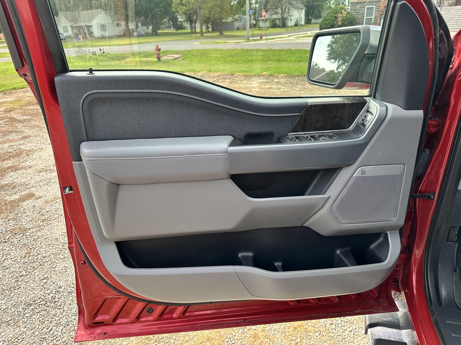 2023 Ford F-150 Lariat photo 9
