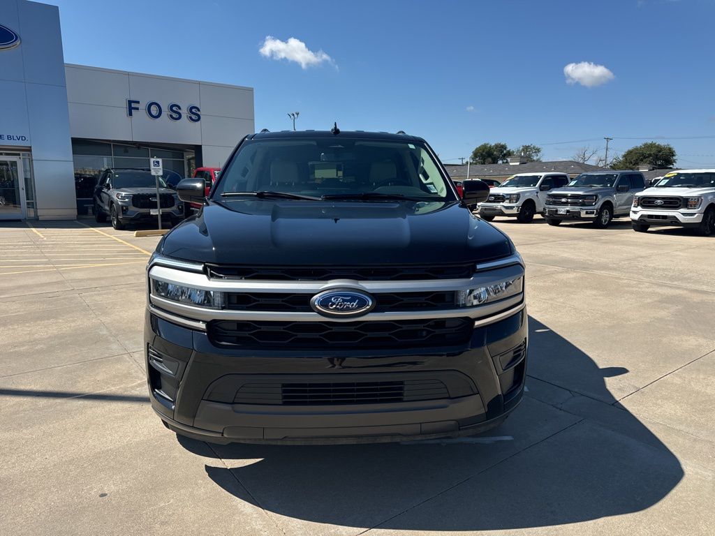 2024 Ford Expedition XLT photo 2