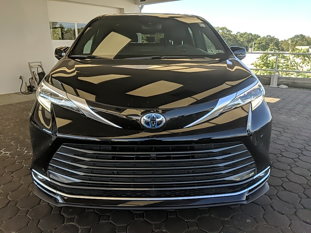 2025 Toyota Sienna Platinum photo 24