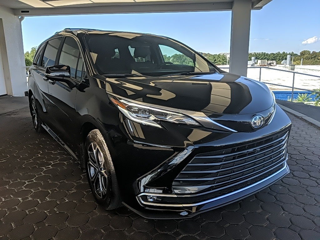 2025 Toyota Sienna Platinum photo 25