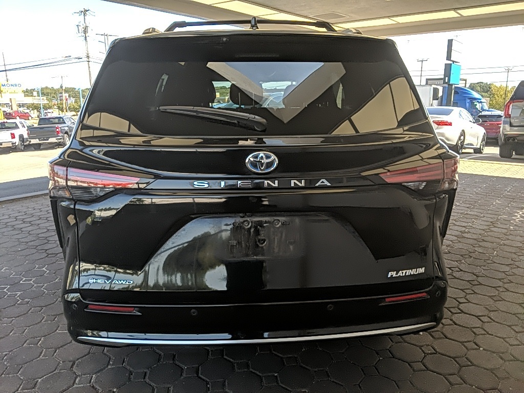 2025 Toyota Sienna Platinum photo 3