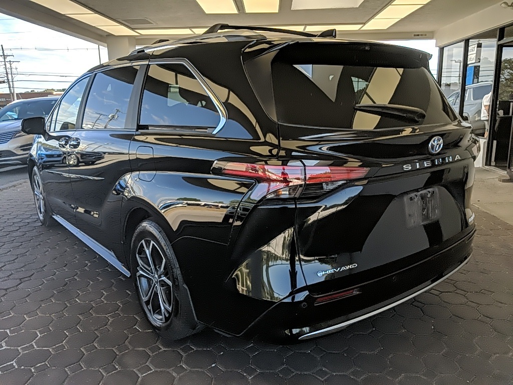 2025 Toyota Sienna Platinum photo 4