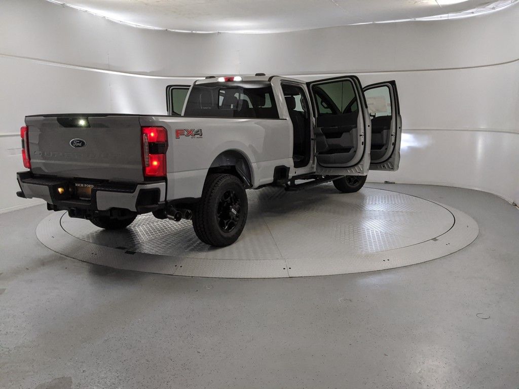 2026 Ford F-350 XL photo 8