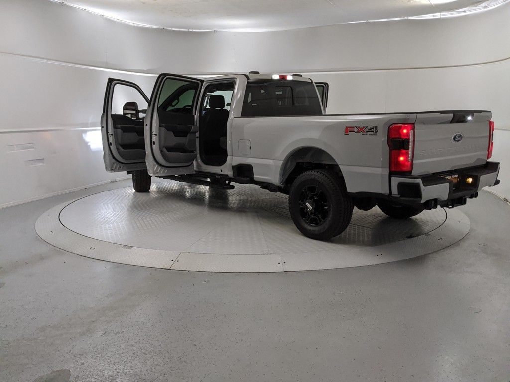 2026 Ford F-350 XL photo 9