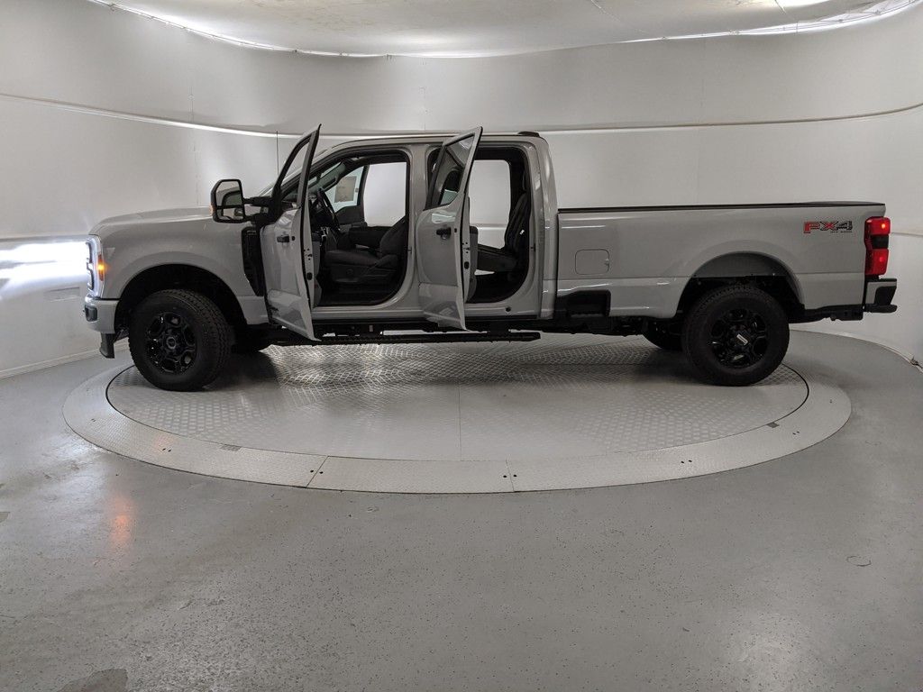 2026 Ford F-350 XL photo 10
