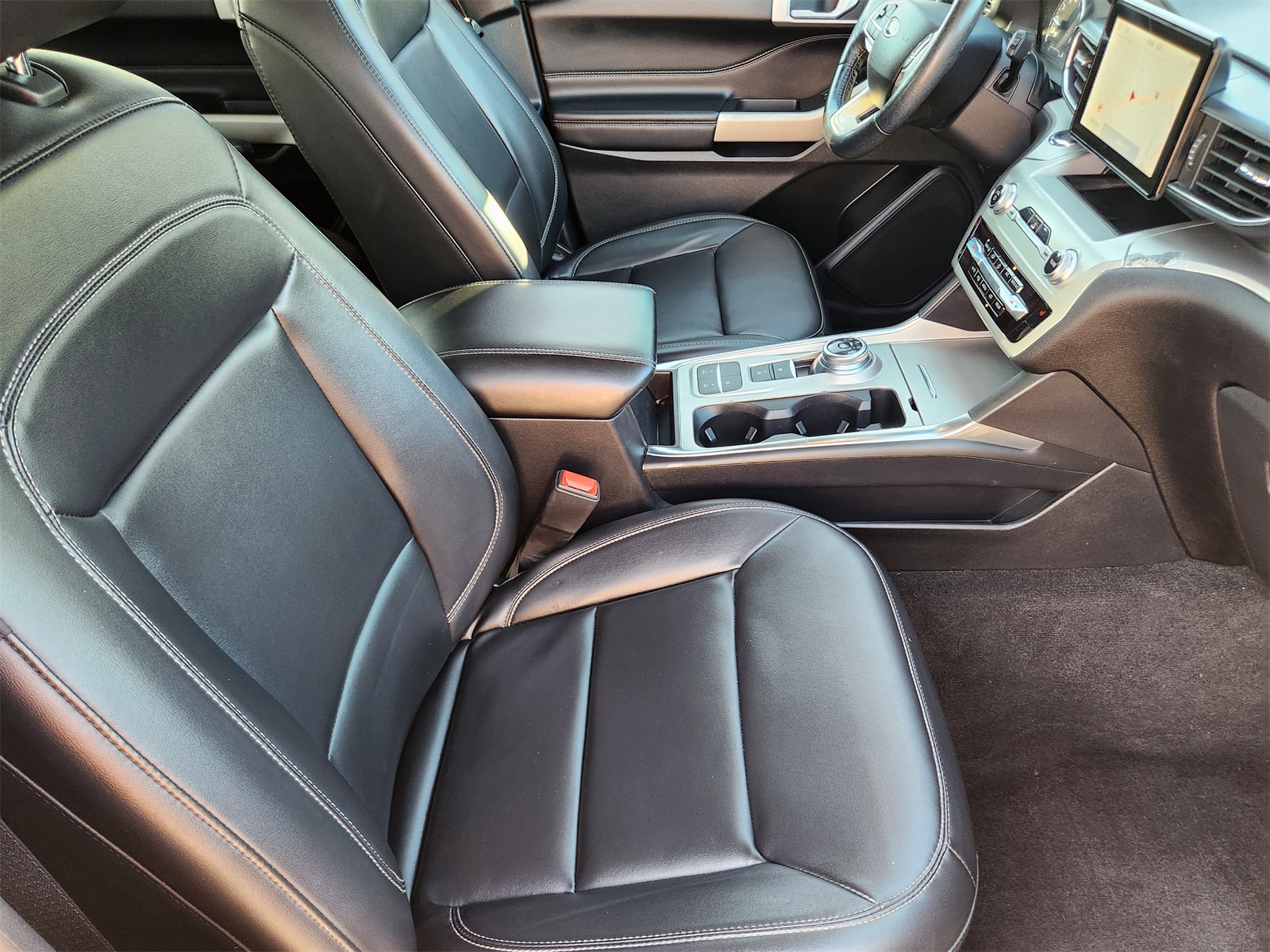 2022 Ford Explorer XLT photo 12