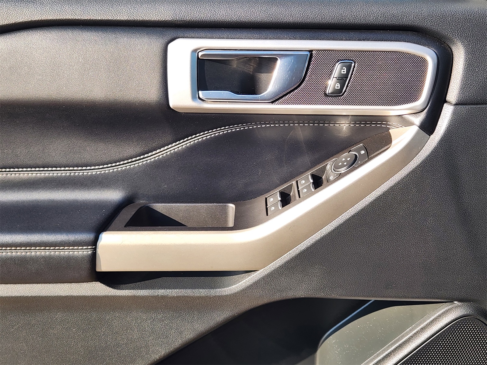 2022 Ford Explorer XLT photo 21