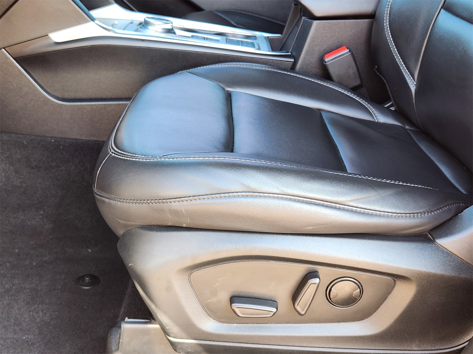 2022 Ford Explorer XLT photo 22