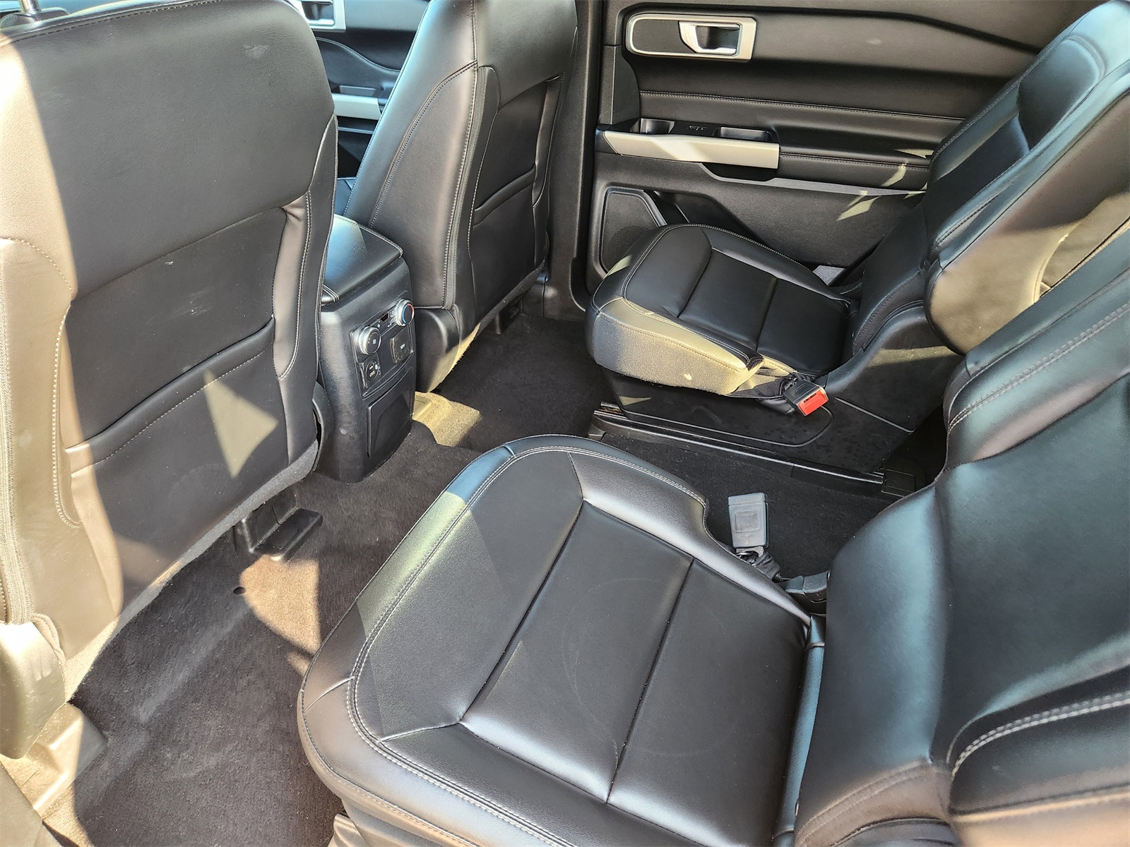 2022 Ford Explorer XLT photo 28
