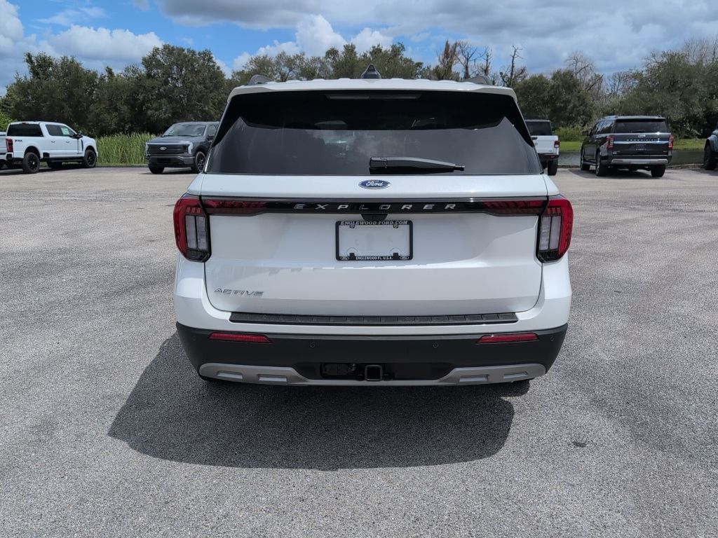 2025 Ford Explorer photo 2