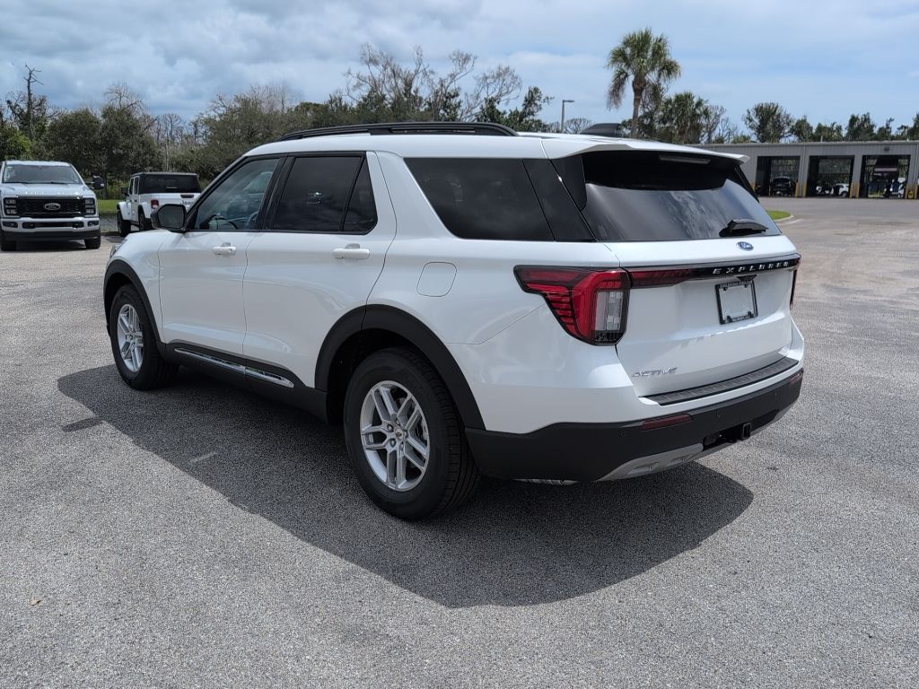 2025 Ford Explorer photo 3