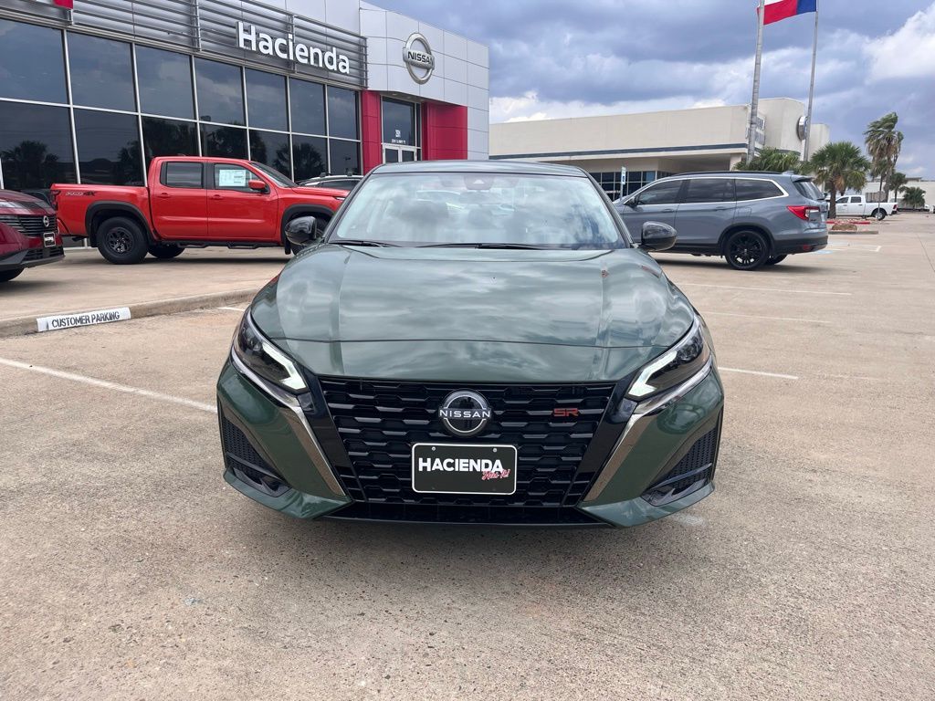 2025 Nissan Altima 2.5 SR photo 2
