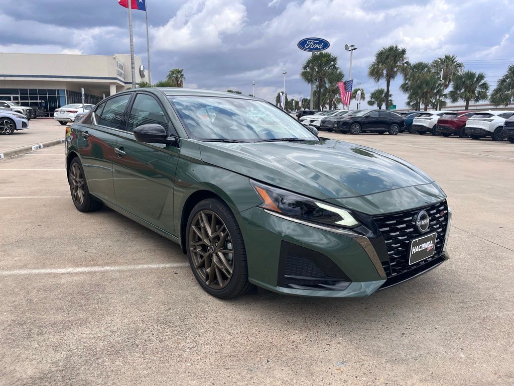 2025 Nissan Altima 2.5 SR photo 3