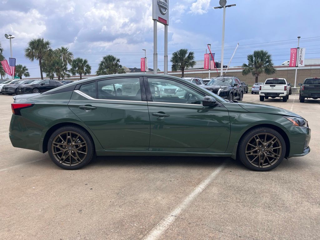 2025 Nissan Altima 2.5 SR photo 4