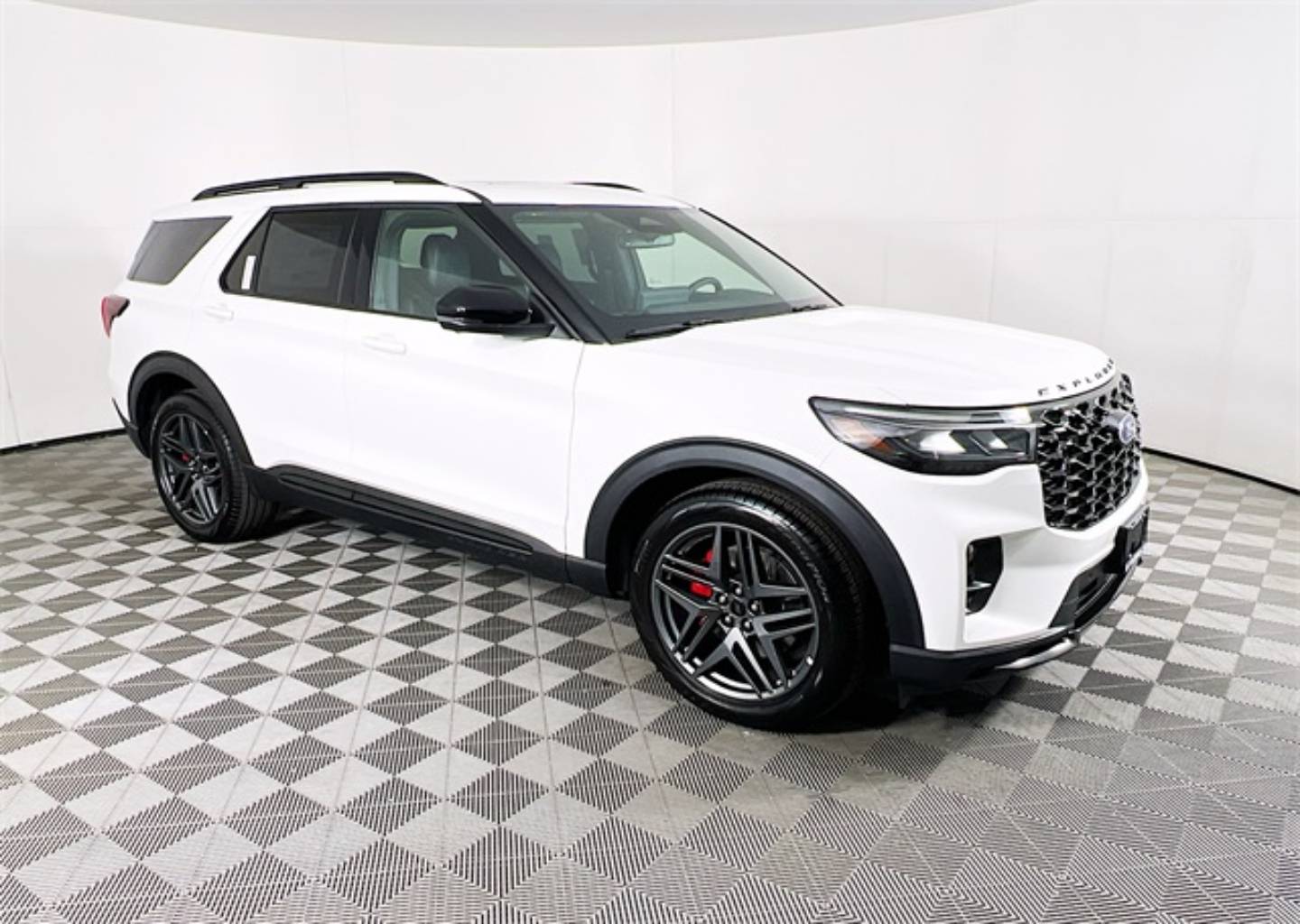 2025 Ford Explorer ST's photo