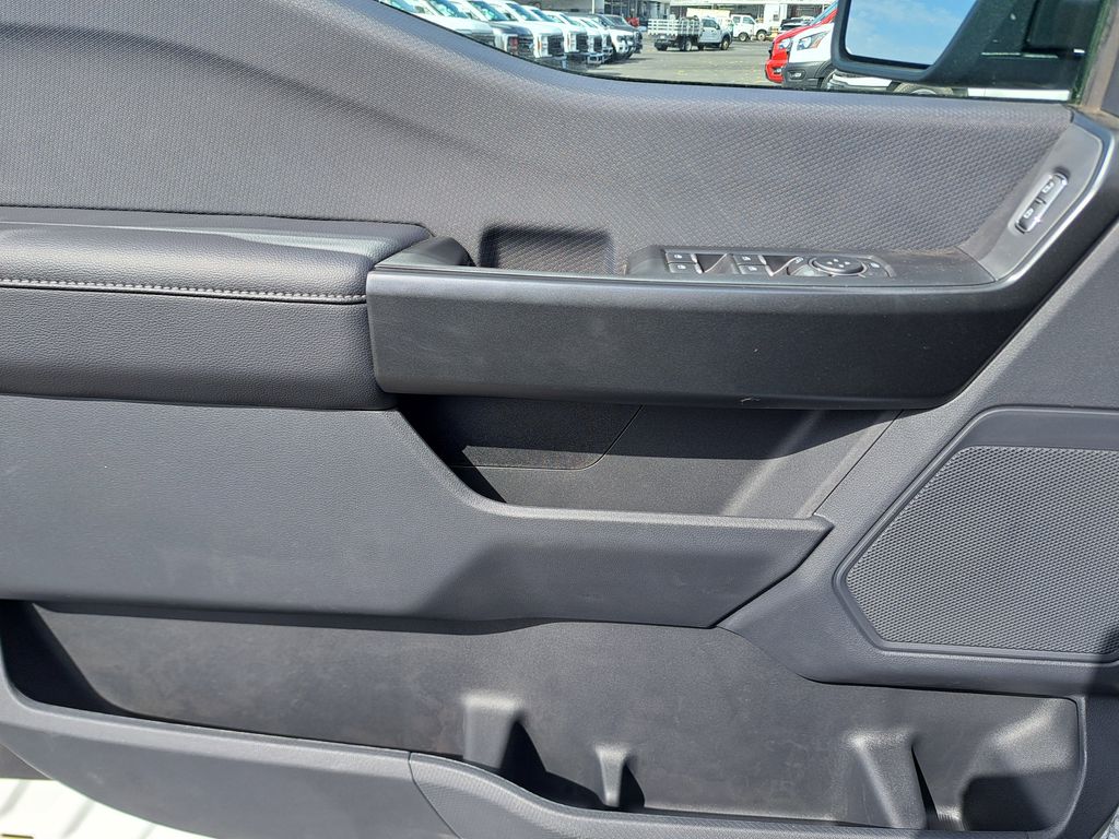 2025 Ford F-150 STX photo 14